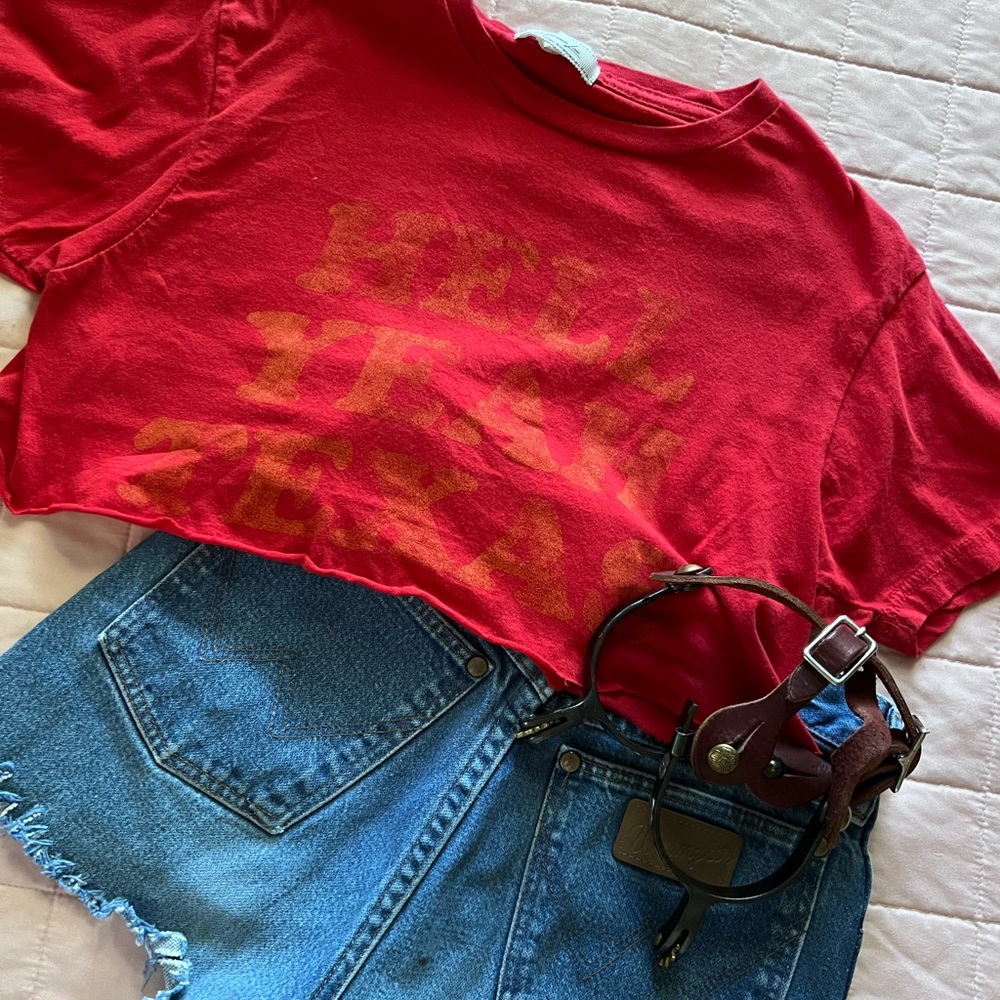 Hell Yeah Texas Cropped Shirt 🤠